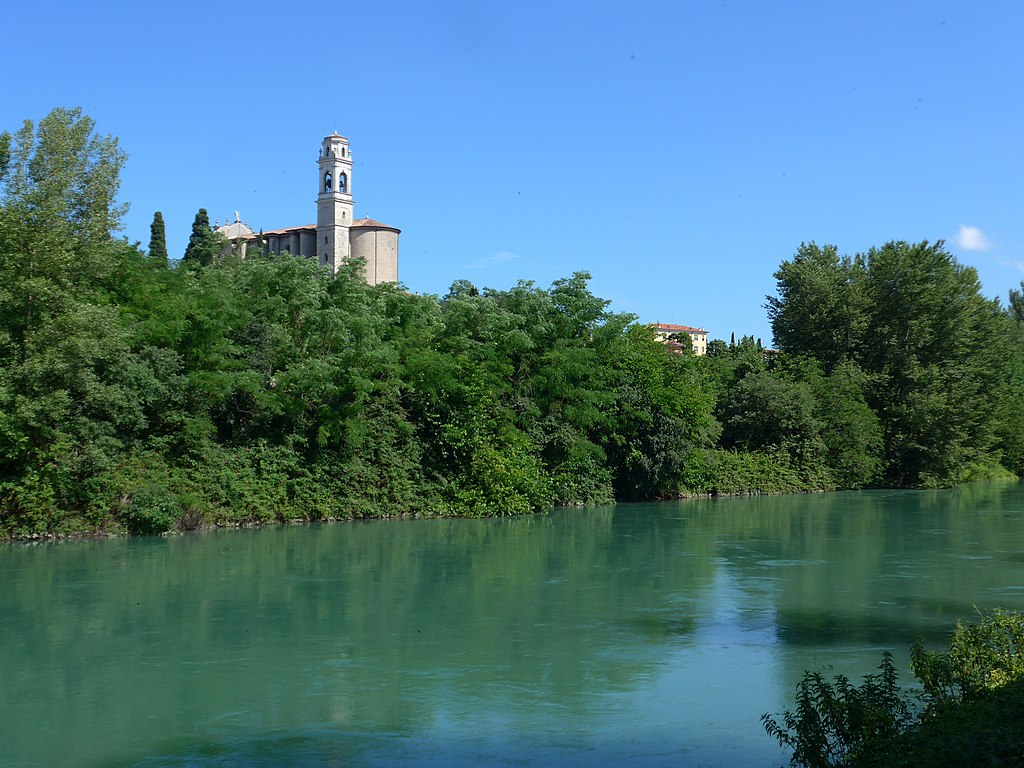 Momnzambano seen from the river walk